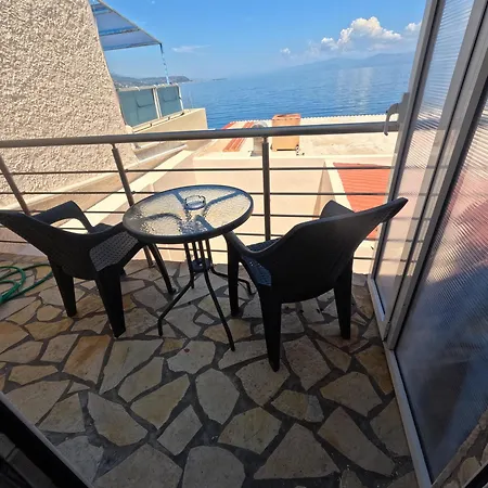 2 Seas Brand New 20m From The Sea Апартаменты